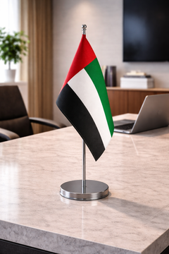 حامل علم الطاولة المخصص - قماش ساتان بمقاس قياسي وطباعة على الوجهين مع سارية فضية مفردة | دعم تصميم مجاني | يلا للطباعة الإمارات